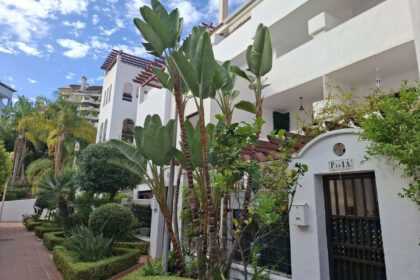 dae5d7c5ba466b6780109805bf2ad028 - 33