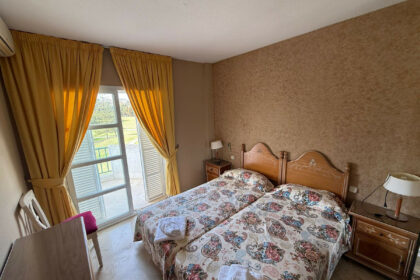 de53055b21a92a179f07f0c51998c51d - 12