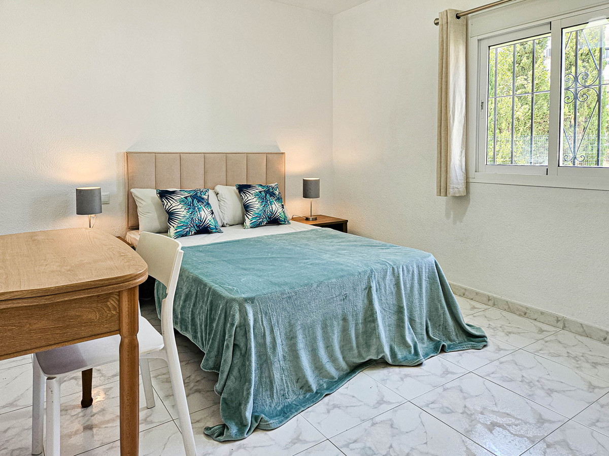 dfe1a1468601f92a9a65a8b783f0184b - 12