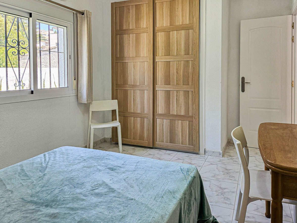 dfe1a1468601f92a9a65a8b783f0184b - 13