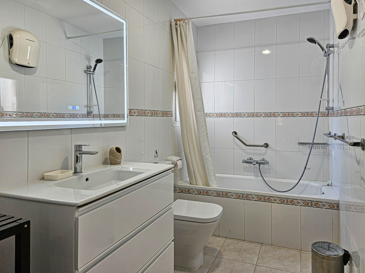 dfe1a1468601f92a9a65a8b783f0184b - 17