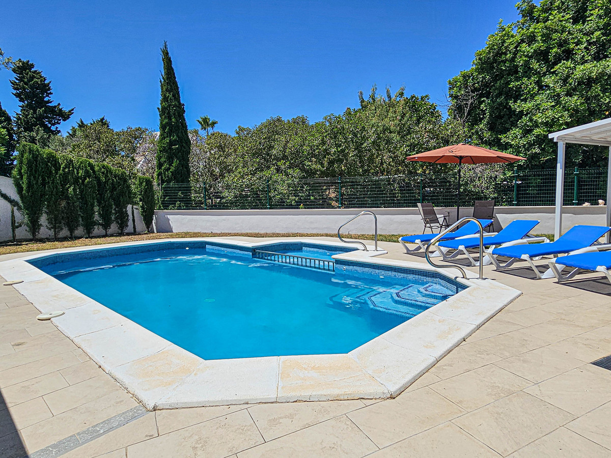 dfe1a1468601f92a9a65a8b783f0184b - 24