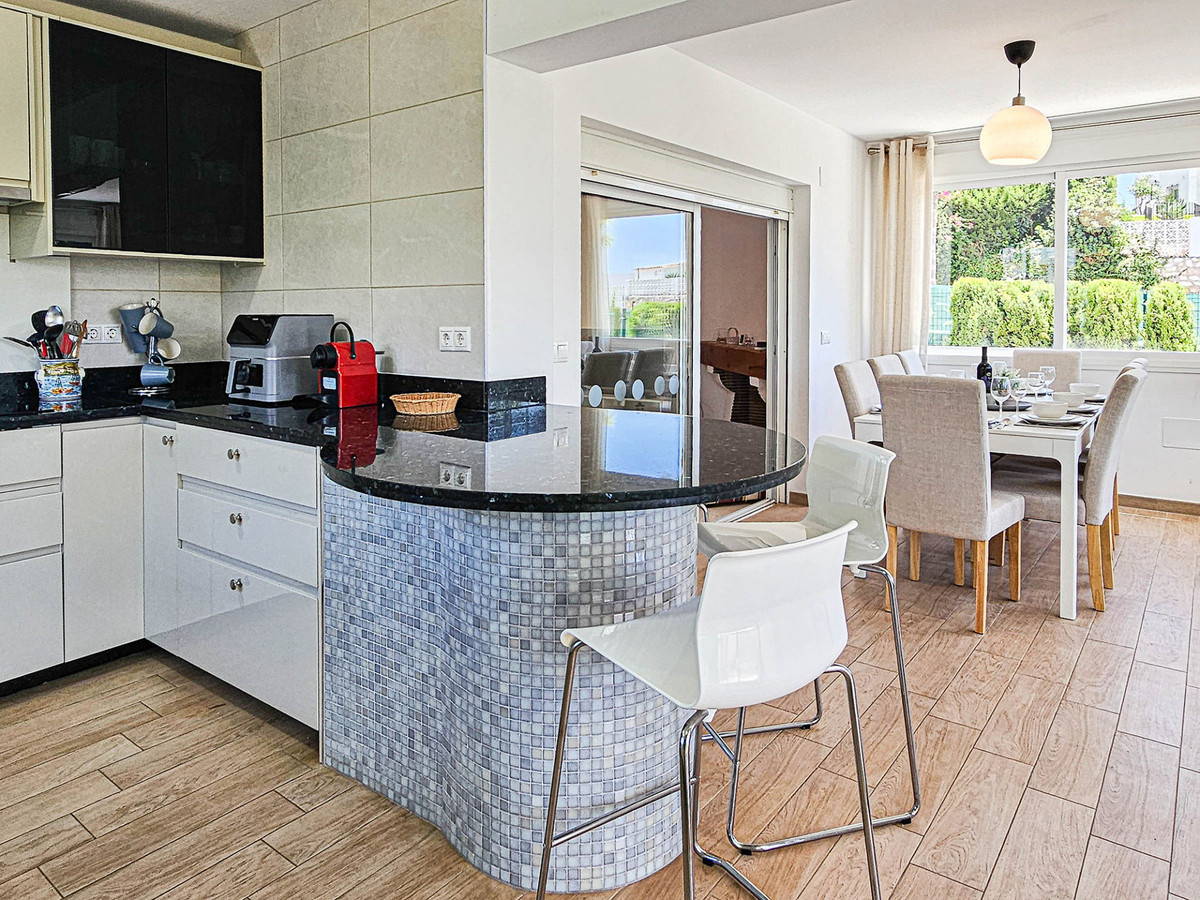 dfe1a1468601f92a9a65a8b783f0184b - 4