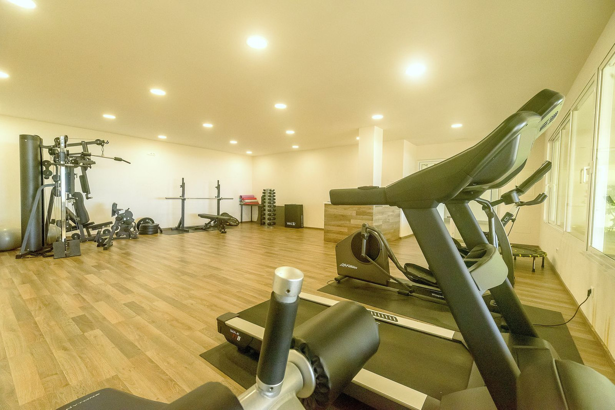 dfe2ba2e0a97fe18961582144068db06 - 20