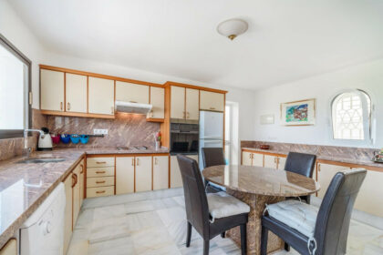 e07123f7a865f589fd9f9a5c9212937b - 12