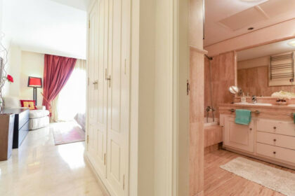 e2a257fb9997b07b4e5837ef0e2e9b5b - 12