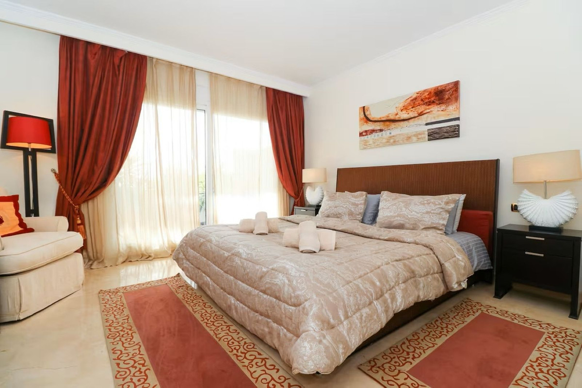 e2a257fb9997b07b4e5837ef0e2e9b5b - 14