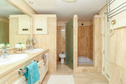 e2a257fb9997b07b4e5837ef0e2e9b5b - 18