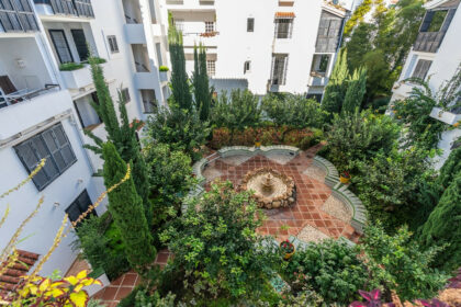 e3d4470d1e840aedcbcd161806803350 - 18