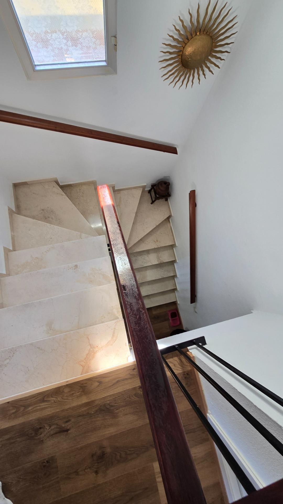 e3edda13e0915c0f4e28766a3e8b4831 - 33