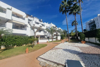 e494b5377f56d112204d294495c5f190 - 1