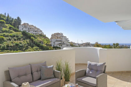 e49a8d7a3bb5ec029e526efd7e81461b - 1