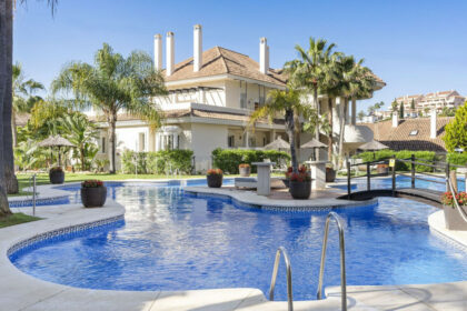 e49a8d7a3bb5ec029e526efd7e81461b - 21