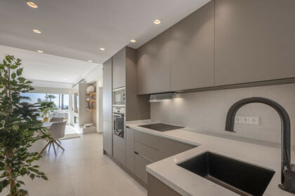 e60056d8355445d45b9749b3c3dd1580 - 12