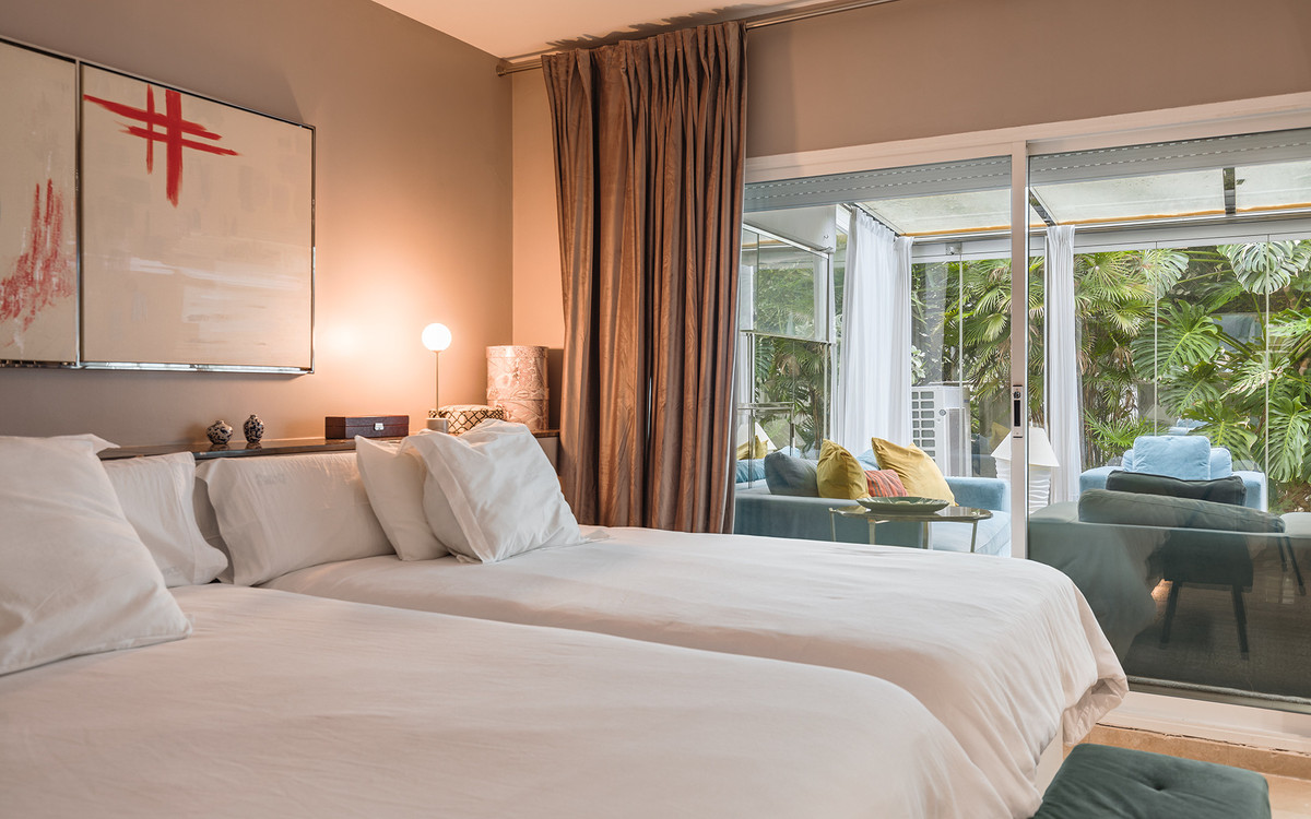 ef4f71c2d3784df43fa51e59267b2fca - 16