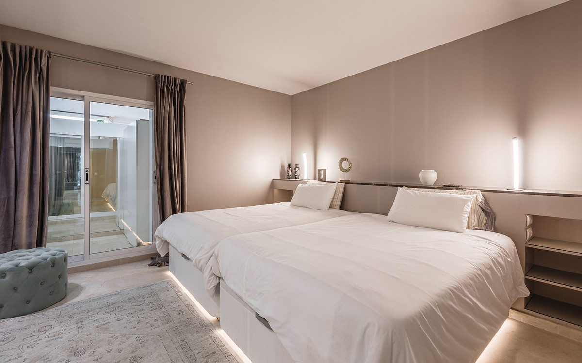 ef4f71c2d3784df43fa51e59267b2fca - 24