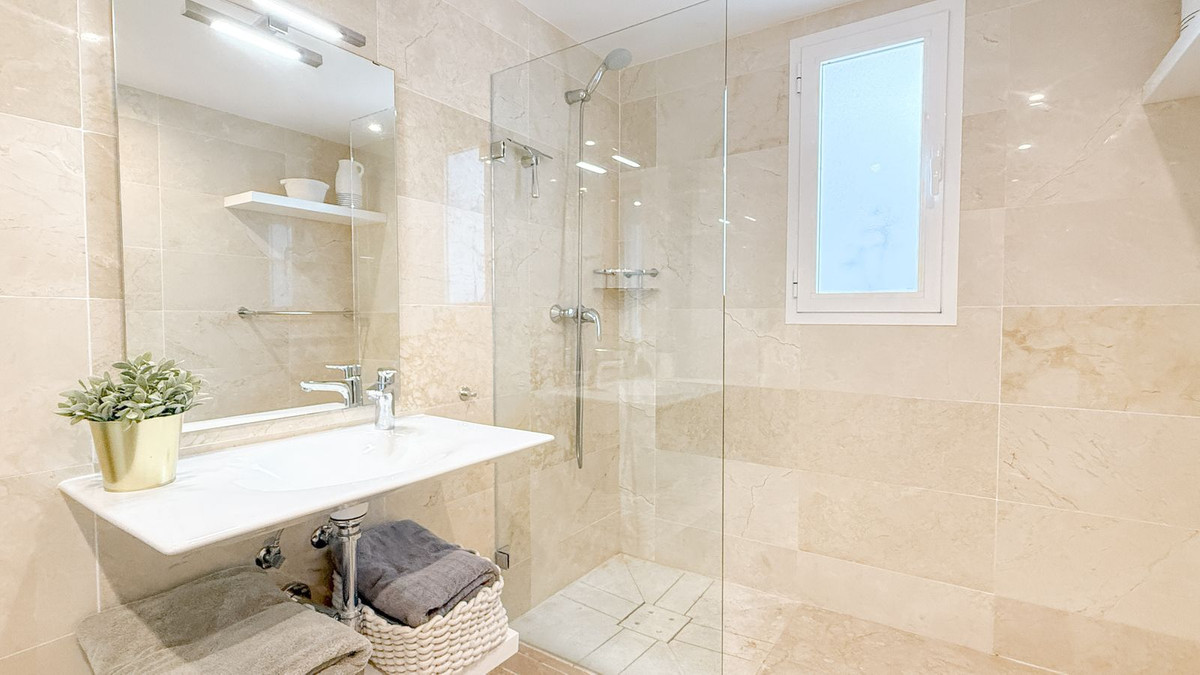 f0e420060b613c8b379fc738728db5c0 - 23