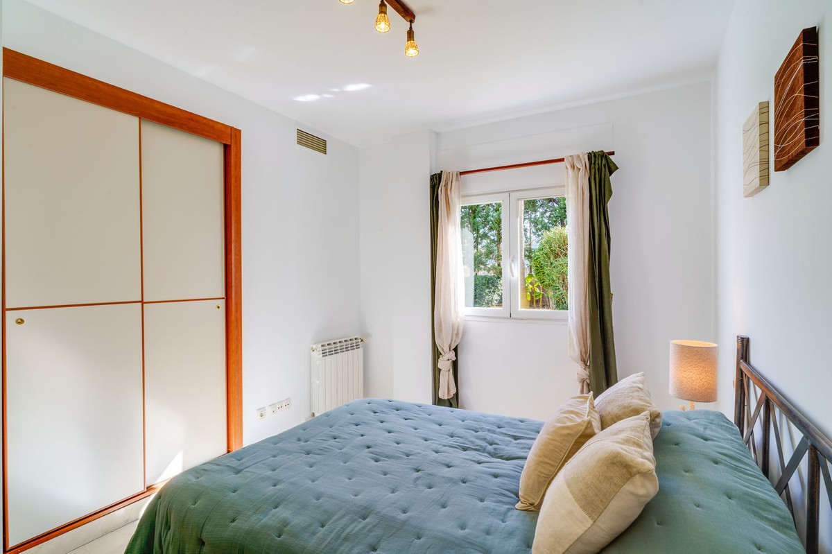 f3b91dd32de32f3ff481c095bf2cbcd4 - 13