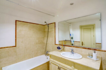 f3b91dd32de32f3ff481c095bf2cbcd4 - 18