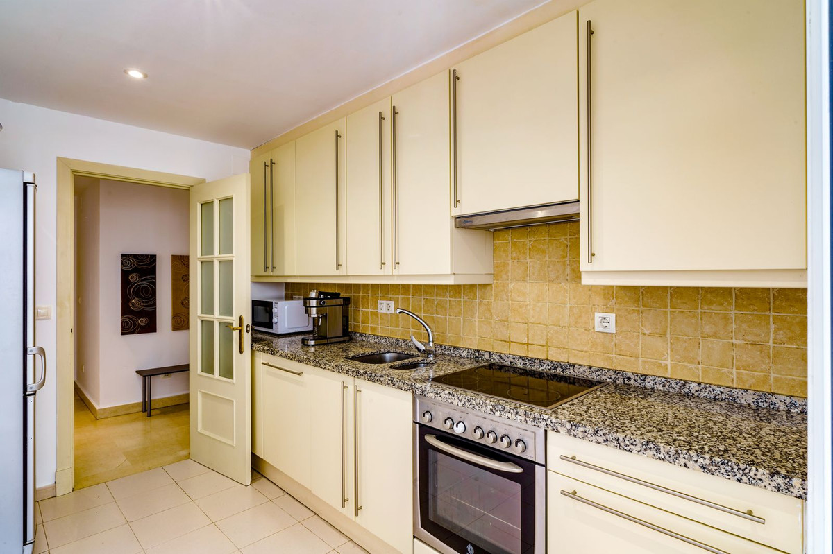 f3b91dd32de32f3ff481c095bf2cbcd4 - 3