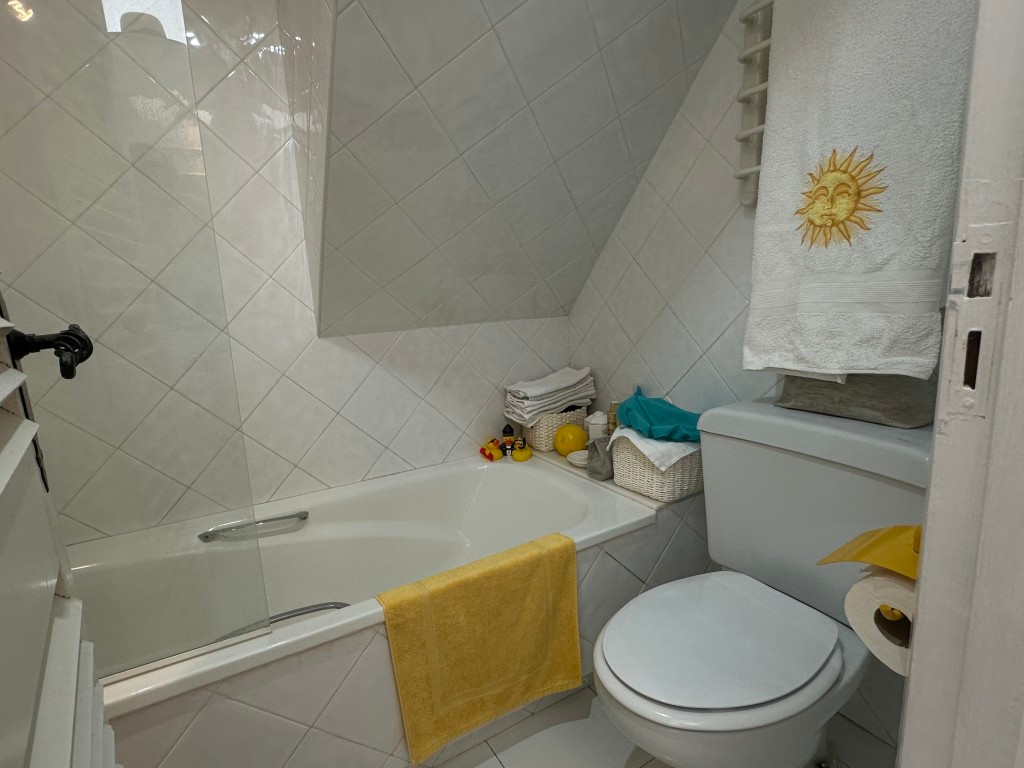 f3e83f73f8f0e82733b80e4d71d34877 - 18