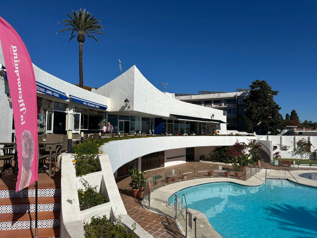 f3e83f73f8f0e82733b80e4d71d34877 - 24