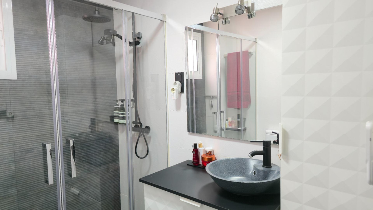 f4fe69b6ca3edcd3ddd6e20546a8bebf - 28