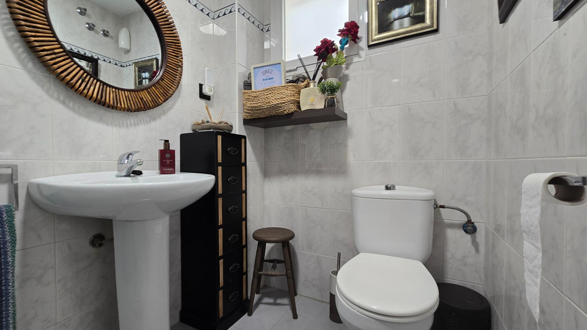 f4fe69b6ca3edcd3ddd6e20546a8bebf - 40