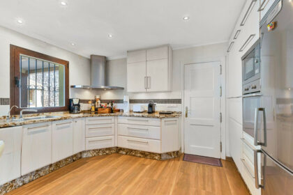 f5a8dc9844e429fc9c804a58b9964a8c - 10