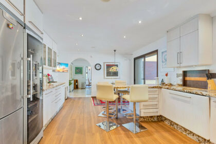 f5a8dc9844e429fc9c804a58b9964a8c - 12