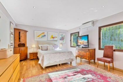 f5a8dc9844e429fc9c804a58b9964a8c - 13