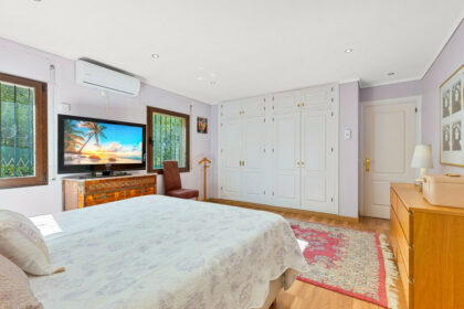 f5a8dc9844e429fc9c804a58b9964a8c - 15