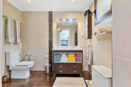 f5a8dc9844e429fc9c804a58b9964a8c - 17