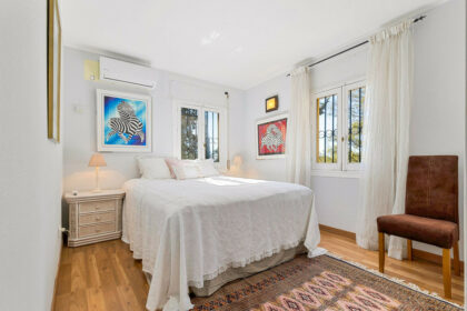 f5a8dc9844e429fc9c804a58b9964a8c - 18