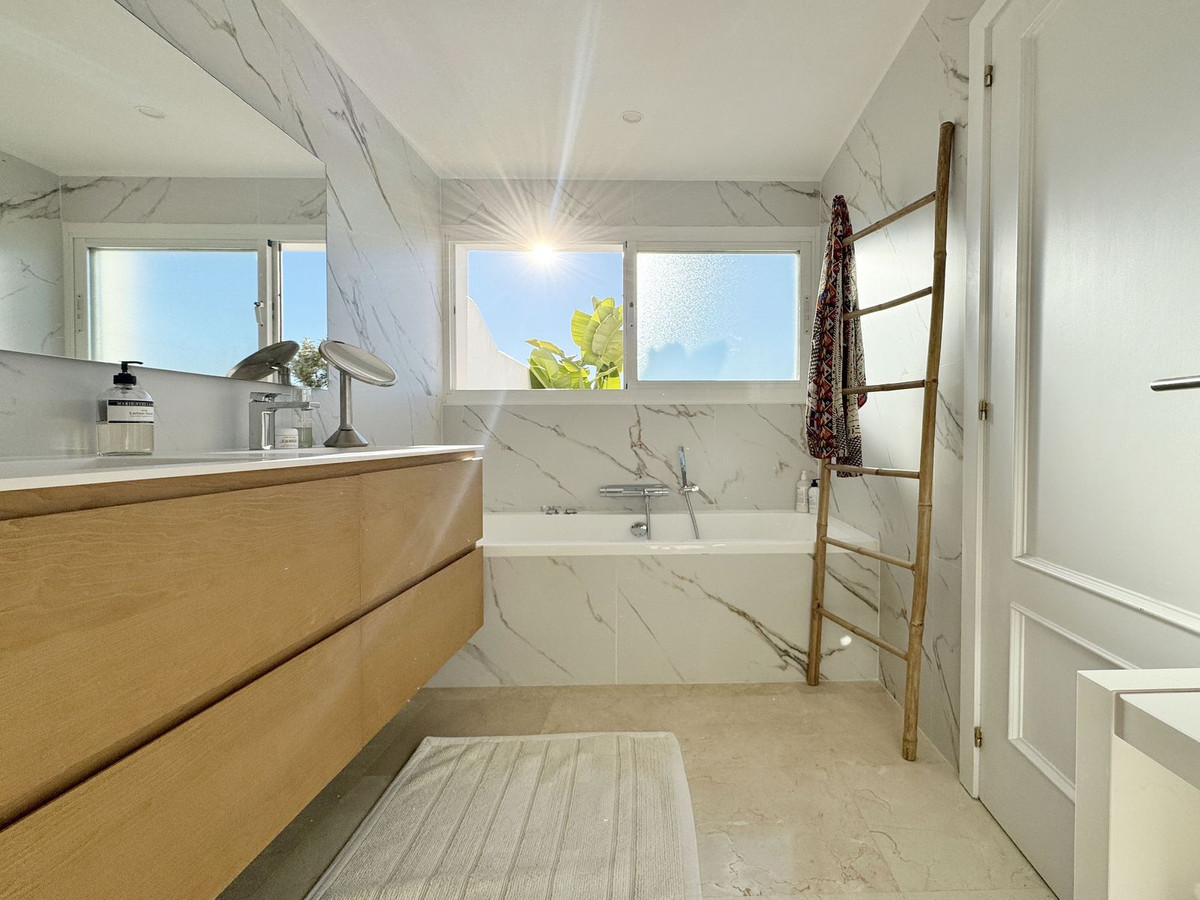 f9ba167aff3d161f2646a22bc7369105 - 24