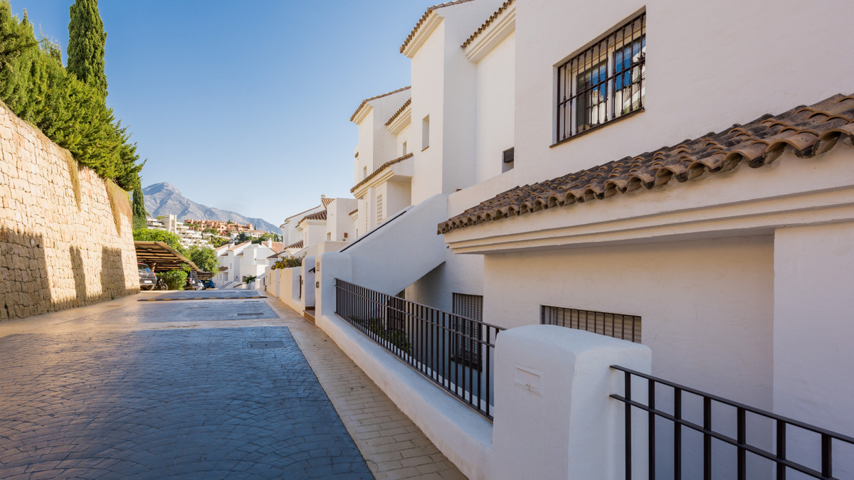 f9ba167aff3d161f2646a22bc7369105 - 27