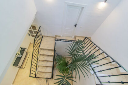 f9d0577a10e4412573d01597d6a20930 - 12