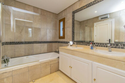 f9d0577a10e4412573d01597d6a20930 - 15