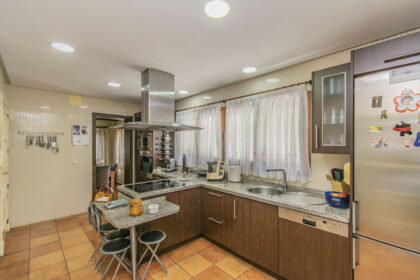 f9d0577a10e4412573d01597d6a20930 - 17