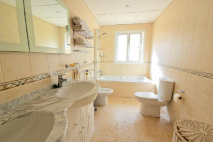 faedd72f035b8d90f5f6c512d56d6f61 - 12