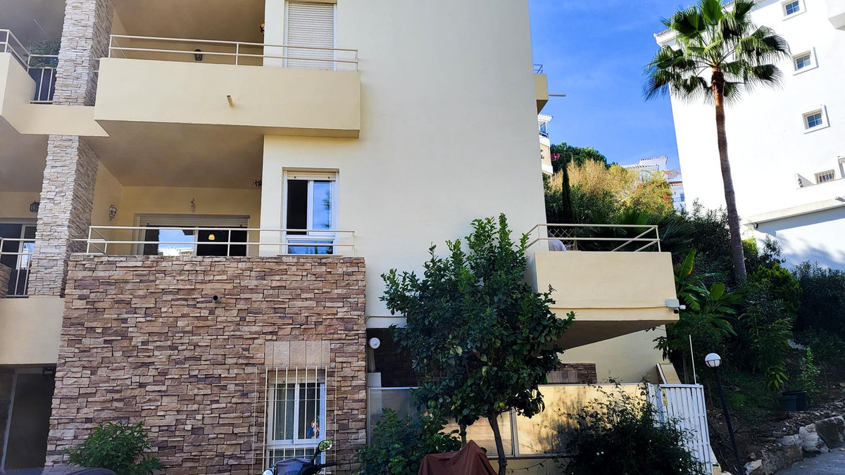 fc0fd4ec1a00448415c3d99f3b492045 - 17