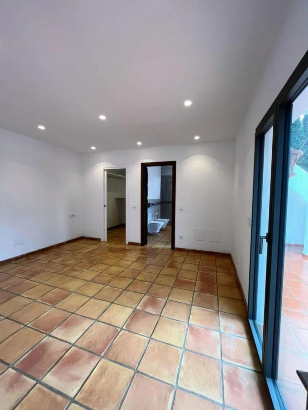 fdfcca9f680f0545c08eab68f66259c6 - 12