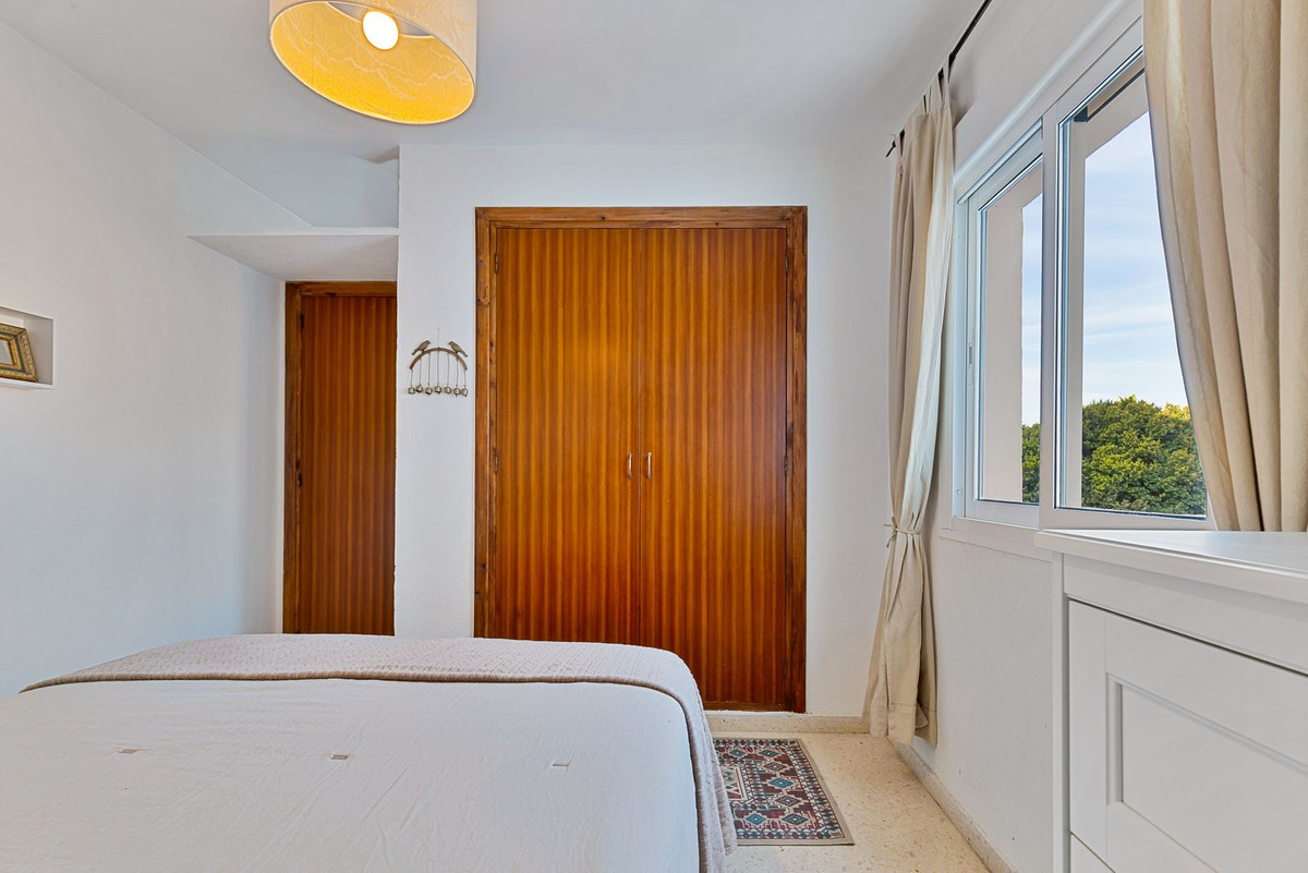 fffda1985f977f08237c7469f55438e8 - 13