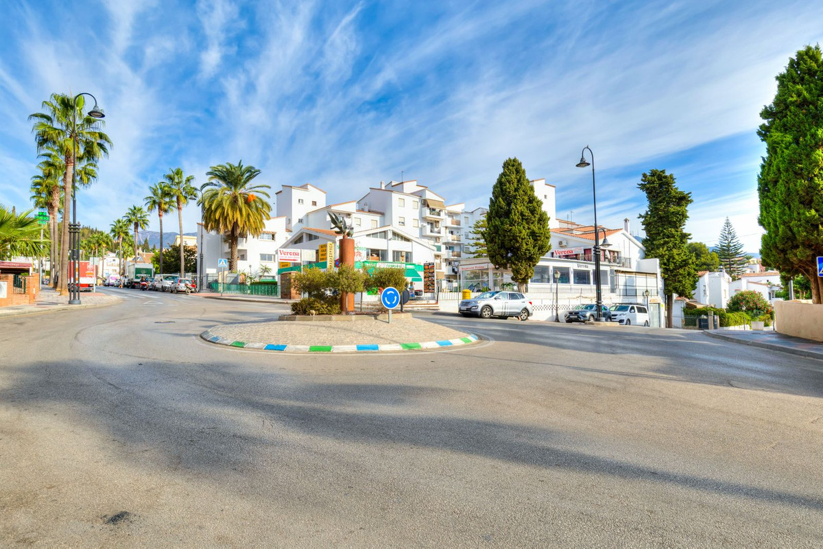 fffda1985f977f08237c7469f55438e8 - 17