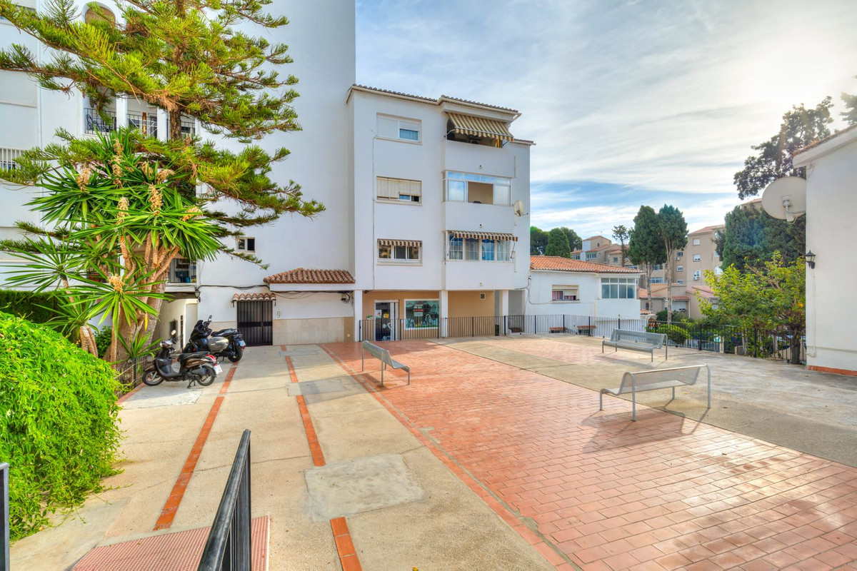 fffda1985f977f08237c7469f55438e8 - 18