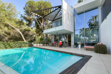 03e3d68932df814bea03782a43bd5826 - 1