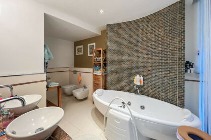 03e3d68932df814bea03782a43bd5826 - 36