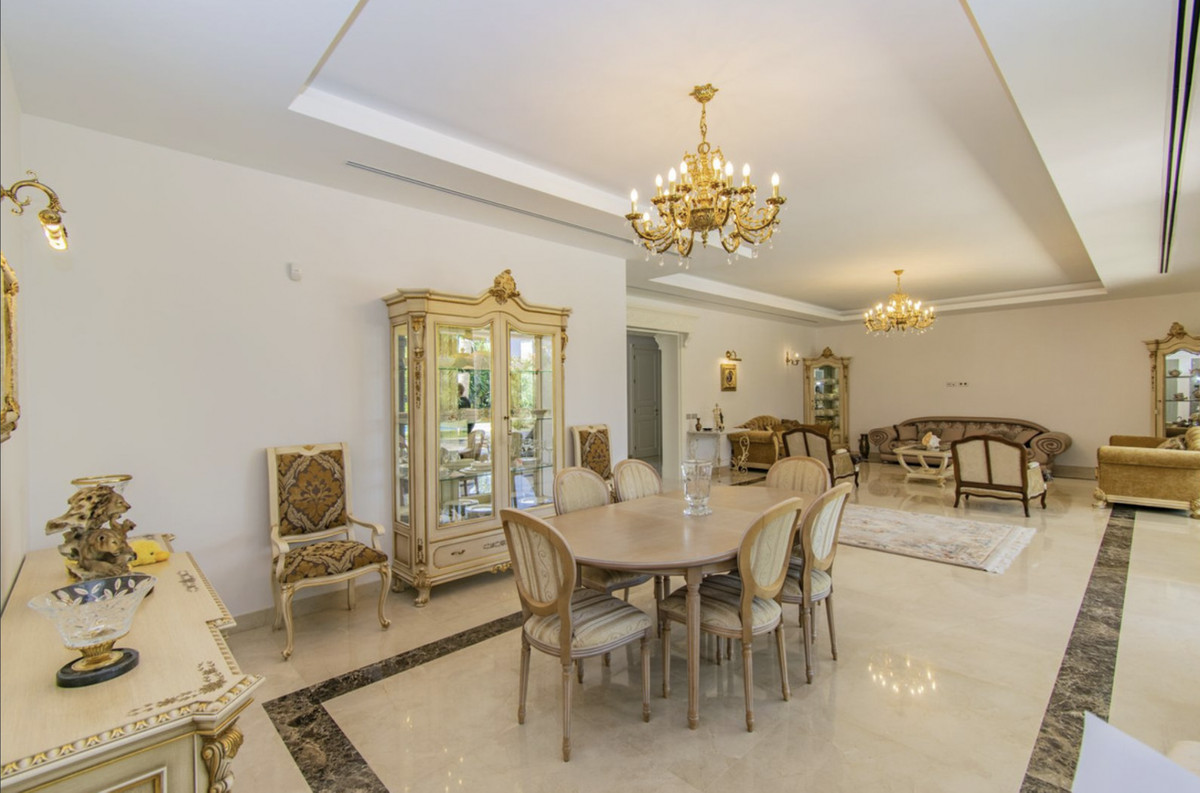 06a9dd8ad80d5a382e3ded05b275b349 - 14