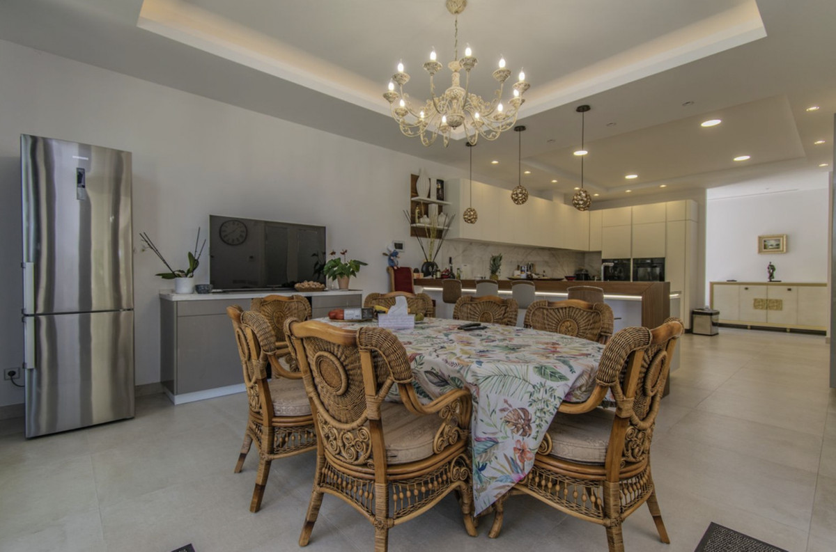 06a9dd8ad80d5a382e3ded05b275b349 - 21