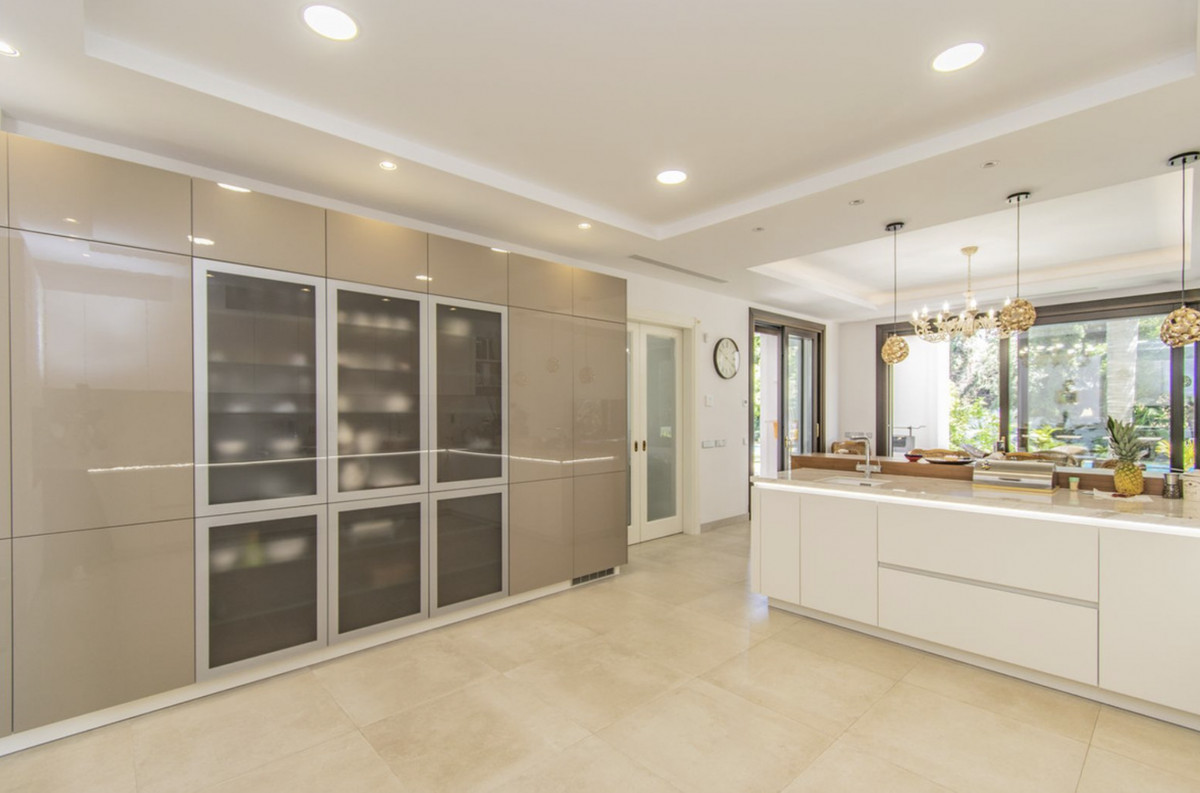 06a9dd8ad80d5a382e3ded05b275b349 - 24